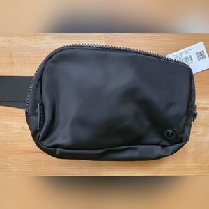 Lululemon Everywhere Belt Bag – Black/Black – One Size - New With Tags